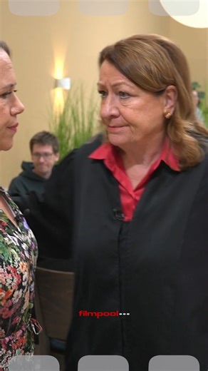 Hat Anwältin Anna Berger aus verletztem Stolz ihren eigenen Mandanten ins Gefängnis gebracht? 💼🔥 Zehn Jahre Haft für Tom – doch jetzt steht sie selbst im Fokus: Manipulierte Beweise, belastende Zeugen, brisantes Videomaterial. 🫨 War es Rache oder steckt mehr dahinter? Das erfahrt ihr in der heutigen Folge! 👉 „Barbara Salesch - Das Strafgericht" - MO-FR um 15 Uhr bei RTL oder auf RTL ! #BarbaraSaleschDasStrafgericht #filmpool #OnlyBarbaraSaleschCanJudgeMe | filmpool