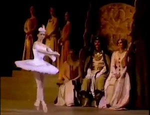 9.3K views · 1.1K reactions | Breathtaking performance by Diana Vishneva - Russian ballet dancer, principal dancer with the Mariinsky Ballet. “Raymonda” #RussianCulture #RussianBallet | Russian Australian Cultural Centre - Vera | Facebook