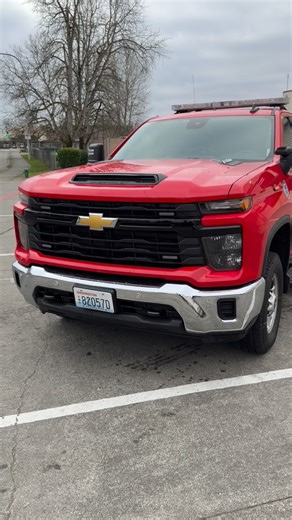 🚨 Introducing the VRFA’s new Battalion Chief rig! 🚒 The latest BC apparatus is a 2025 Chevrolet Silverado 2500, equipped with features designed to enhance the safety and connectivity of both our crews and the community: Starlink communication capabilities to maintain connectivity during natural disasters; specialized electric vehicle firefighting tools, including EV blankets and a Turtle Nozzle for addressing battery fires; upgraded radio systems supporting both 800 MHz and VHF frequencies to 