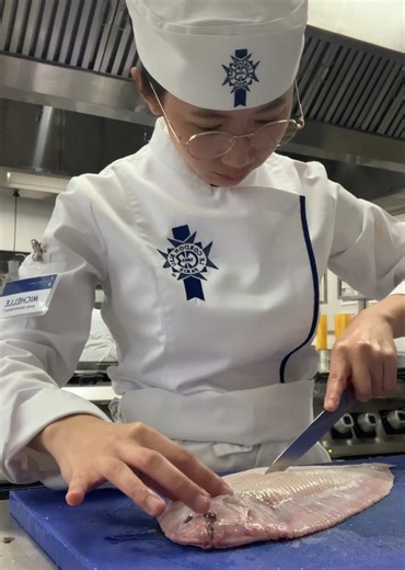 Preparing sole fish pt2 #solefish #fish #learnwithme #culinaryschool #lecordonbleuateneo