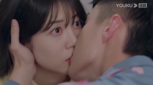 9.9K views · 148 reactions | The male star put lipstick on the royal sister, and the two couldn't help but kiss 男明星给御姐涂口红，两人忍不住接吻 #中国电视剧 #ChineseDrama #cdrama #dramachina #dramasweetdreams #李溪芮 | 劇火 | Facebook