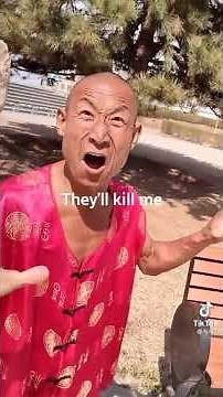 Chinese man explaining in style with subtitles/captions