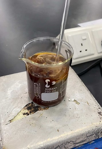 Main kacau kacau teh dpt caffeine hihi🤟🏻 Lab: Extraction and isolation of caffeine from tea bags p/s: 3 jam gakk nak dpt result caffeine tu🙂‍↔️ #lab #pharmacy #bpharmstudent #💊 #caffeine
