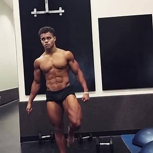 Sick quad flexin' | Pascal Haag Natural Bodybuilder