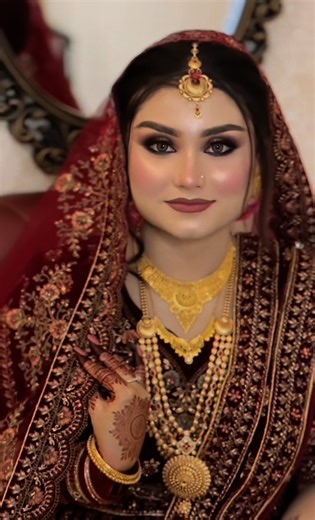 💍𝐁𝐫𝐢𝐝𝐞𝐬-𝐭𝐨-𝐛𝐞, this one’s for 𝐘𝐎𝐔! ♥️Look flawless on your 𝐛𝐢𝐠 𝐝𝐚𝐲 with a Bridal Makeover by Bombshell by Kona ✨ 👰‍♀️𝐁𝐨𝐨𝐤𝐢𝐧𝐠 𝐨𝐩𝐞𝐧 𝐭𝐢𝐥𝐥 𝐉𝐚𝐧𝐮𝐚𝐫𝐲 𝟐𝟎𝟐𝟔 — limited slots only!💄 📍 Visit us: 1st Floor, House 2, Road 6, Block D, Section: Mirpur 6, Dhaka ( Google Map : https://maps.app.goo.gl/hU1RuYEk3FFj479r5 ) 📲 𝐃𝐌 𝐧𝐨𝐰 𝐨𝐫 𝐜𝐚𝐥𝐥 𝐭𝐨 𝐛𝐨𝐨𝐤 𝐲𝐨𝐮𝐫 𝐒𝐥𝐨𝐭 𝐁𝐨𝐨𝐤𝐢𝐧𝐠! #dhakabridalmakeover #dhakabrides #BridalMakeupDhaka #dhakamakeupartis