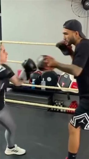 OLHA COMO A GATA TÁ FORTE