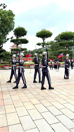 🫡📸精彩的上哨交接🫡空軍儀隊來啦🎉🫡動作一致精神抖擻🎉🇹🇼國民革命忠烈祠(臺北忠烈祠) 🇹🇼