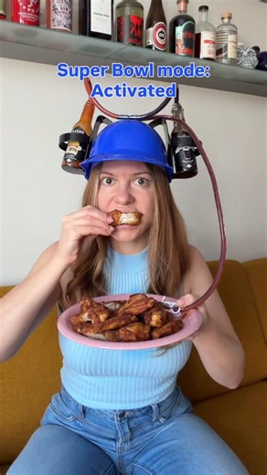 Émilie Leclerc on Instagram: "Can you guess which team I’m rooting for? 🏈 The answer: hot sauces team ! 🔥 Es-tu capable de deviner pour quelle équipe je prends? La réponse : l’équipe de la sauce piquante.🔥 Les sauces piquantes de la @pimenterie sont vraiment dans mes tops préférées. Et comme dans la bière, j’aime faire des blends. Ici, j’ai mélangé la sauce piquante fumisterie(à la bière noire) avec la sauce piquante @mitch_deli_ vieilli en fût de bourbon 12 mois. Ça me fait une super sauce 