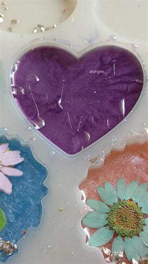 Customized Popsockets and Keychains: Unique Keepsakes