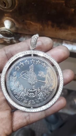 A beautifully crafted silver medal with engraving, perfect for awards, achievements, or special gifts. The polished silver finish gives a premium shine, while the engraving adds a personal touch whether it’s a name, date, message, or logo. Designed to last, this medal becomes a timeless kee. For Inquiries Call Or WhatsApp: 965 67725075 Free delivery within Kuwait Global Shipping Available! #kuwait #salmiya #bulkorder #namejewelry #arabesquedesigns #corporategifts #corporatejewellery #namegifts #