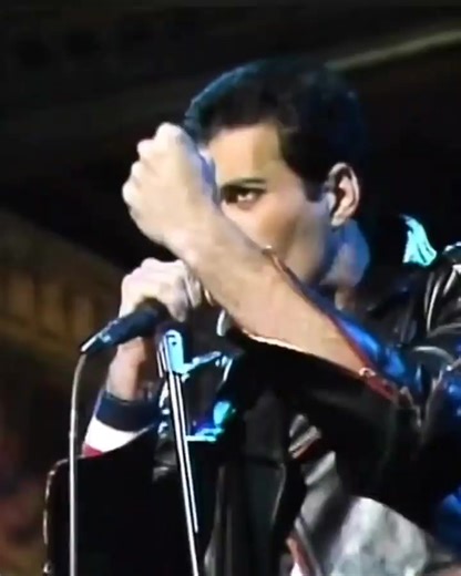 Queen's 'Under Pressure' Performance on SNL in 1982