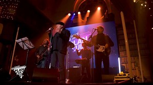 Bonne Année 2021 ! Au moins un bon souvenir de 2020 avec Plan Cult - RTBF et la fine équipe de musiciens qui m'accompagne : #MirkoBanovic (basse), #BrunoFevery (guitare) et #LaurensSmagghe (batterie) ! | Arno