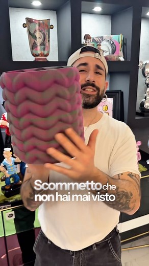 987 reactions · 28 shares | Scommetto che non hai mai visto un vaso così 勞 Oggi vi presento la linea Crafted, Dei vasi stampati interamente in 3D in grado di rendere davvero il vostro ambiente #unico Il #design ricercato ed il forte impatto cromatico rendono questi vasi un #musthave se vuoi davvero rompere gli schemi  Scopri tutta la collezione in store o su casadibetty.it  | La Casa Di Betty | Facebook