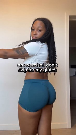 Clam shells are great for the glute medius, the “shelf” portion 🔗 in bi0 for workout programs (use code: DIPS for a discount) 💕 #fitness #weightgainjourney #workout #fitnesstips #gluteworkout #fitnesstransformation #glutes | Leshan Fit