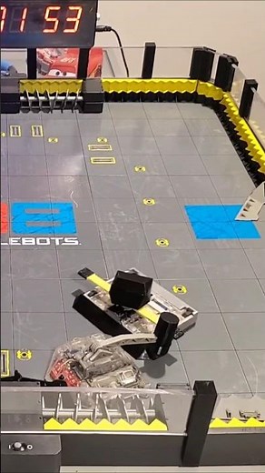 Boltergeist damages Icewave #hexbugbattlebots #hexbug #hexbugvideos #rc