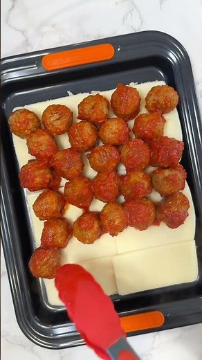 Meatball Sliders #kingshawaiian