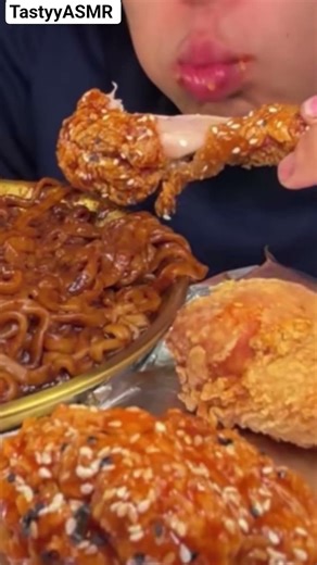 Asmr Crispy Fried chicken🍗#shorts #asmr #mukbang #short #viralvideo #shortsfeed #shortvideo #food