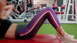 Young girl doing abs exercises to have a flat belly