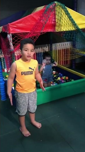 Desafio na piscina de bolinhas! Wow! #shorts