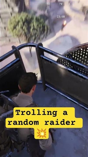 Threw a snitch scanner next to an innocent raider 😁