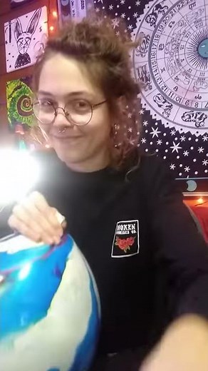 Looner Girl Gravite56 Inflates Marble Balloon