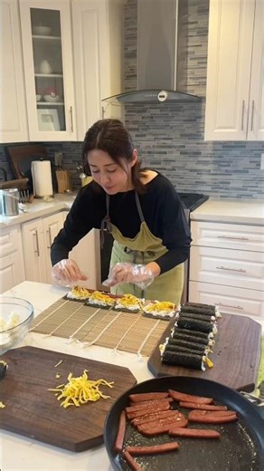 Lunch for our friends’ family. Spam musubi rolls this time💗