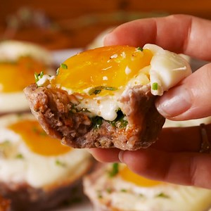 If you're trying to eat healthy, Keto Breakfast Cups are high-protein and low-carb. Full recipe: http://dlsh.it/KkaJHMk | Delish