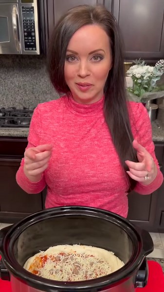 This slow cooker deep dish pizza hack is a must try