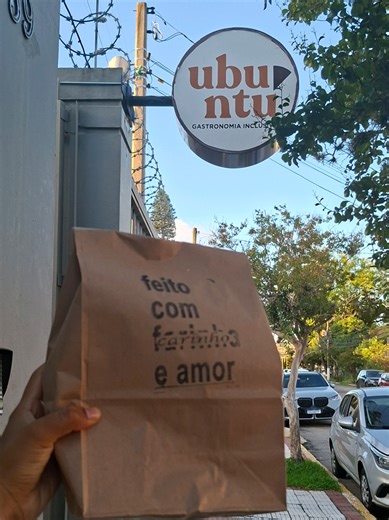 Comprei um Bolo de 🥕 S/glutem e lactose por R$35 na Ubuntu