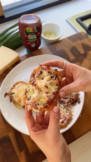 equ on Instagram: "Crispy. Cheesy. And a little bit genius. Say hello to our hash brown parmigiana. 🤤 It’s like your favourite pub classic, reimagined with golden hash browns as the base. With just 190 cals and 10g protein, this is the perfect snack when you’re feeling something a little moreish without blowing your cals. Ingredients (Serves 1): 1 x Hash Brown 15g x Pizza Sauce 15g x Ham 15g x Light Tasty Cheese 2g x Parmesan Method: 1. Air fry or oven-bake the hash brown at 180°C until golden 