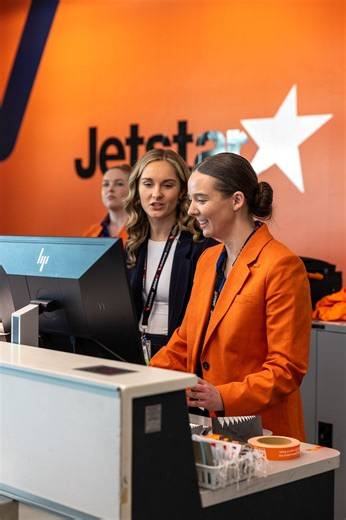 🎉 Our terminal was buzzing with excitement yesterday as we farewelled those checking in for their trans-Tasman journeys and welcomed our first Jetstar NZ flight from the Gold Coast — arriving early to a round of applause from our waiting crowd! ✈️ A heartfelt thank you to our speakers, partners, and community for helping us mark this incredible milestone for Dunedin and the wider region. Here's to new adventures, stronger connections, and many more take-offs to come. 🌏🧡 #GoldCoastToDunedin #S