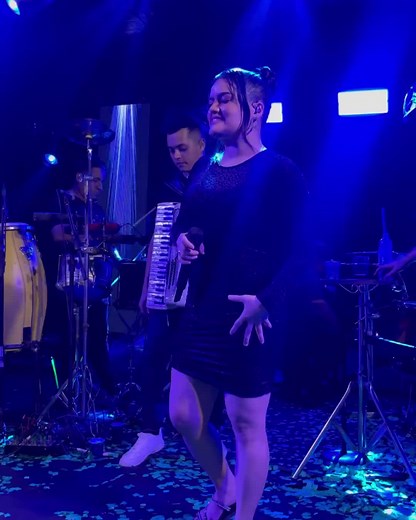 Captivating Live Performance by Female Singer