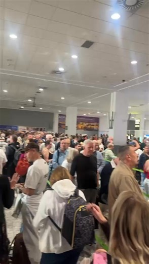 123K views · 145 reactions | **The new passport control** system at Malaga Airport is causing quite a stir! 臘‍♀️ Have you had the ***pleasure ***of experiencing it yet? ✈️ | MarbeTaxi | Facebook