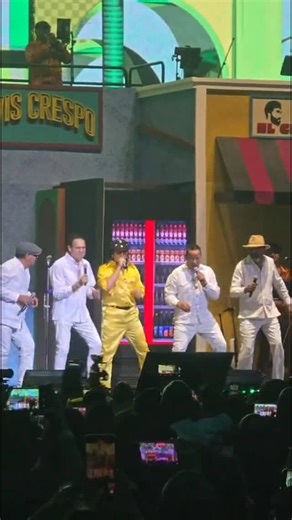 El conjunto Quisqueya on Instagram: "Gracias a nuestro querido amigo y colega merenguero Elvis Crespo , por su gentil invitación a su exitoso Concierto en el coliseo de puerto Rico , la pasamos súper espectacular compartiendo con ese maravilloso público y la gran emoción de interpretar el tema los limones junto a Alvis con el mismito sabor del conjunto quisqueya."