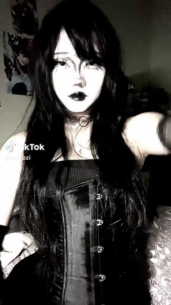 Goth Makeup Transformation for Beginners