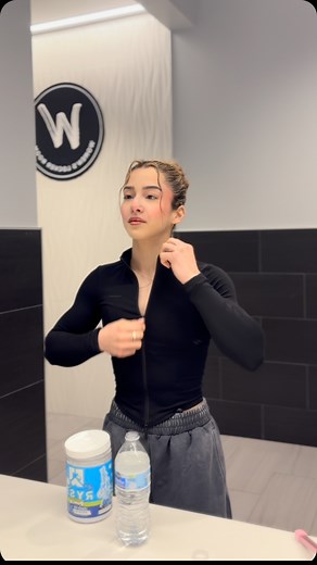 Ruby Rivera on Instagram: "Winter bulk but striations still go crazy 😌 Forgot my shaker bottle 🥲 @younglaforher @youngla code: RIVERA @drinkryse @ryse RIVERA #gymgirl #gym #gymmotivation #lift #liftheavy #lifting #fit #fitness #muscle #musclemommy #bulk #cut #lean #rysesupplements #rysesupps"