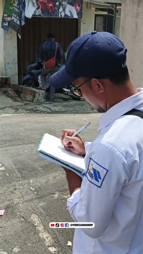 Survey dan pengukuran dari DISPERKIMTAN Kab Kuningan untuk perbaikan TPT dan Jalan Ampera Dusun Pon
