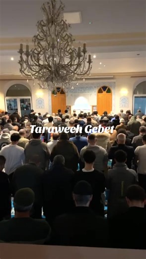 Taraweeh Gebet in der Othman Ibn Affan Moschee