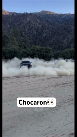 Single cab Chevy Silverado z71 en las montañas