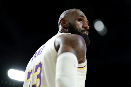 LeBron James' birthday celebration fizzles with Lakers fans