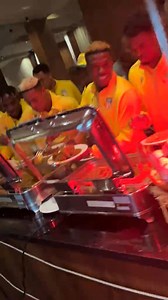 🚨 Les Guépards 🇧🇯 aperçus entrain de se servir tranquillement avant de passer à table . 📱 Tu veux apprendre à monter des vidéos propres et attractives ? Rejoins notre formation pratique en cadrage et montage vidéo mobile avec CapCut, le samedi 17 janvier en présentiel à Calavi IITA . 🎯 Formation ouverte aux débutants 💰 Frais : 15 000 FCFA 📩 Inscription : https://wa.me/22952680314 #Influenceur229 | Influenceur 229