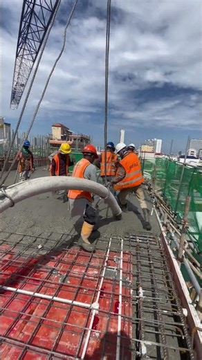 Casting concrete for floor #construction #shorts #building #civilengineeringgroups