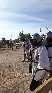 Full assault between @valentiavictrix and @draconisarmatus_zaragoza #medieval #fight #armor #knight #tournament #sword #fencing #sport #themedievalthings | The Medieval Things