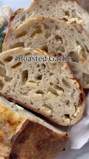 Sourdough Roasted Garlic and Rosemary Bread #sourdough #breadbaking #garlicbreadrecipes