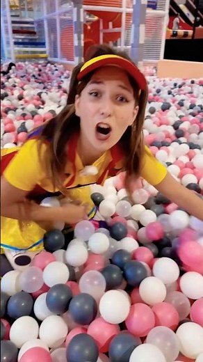 Parque de bolas infantiles #cantajuego #payasos #tenerife