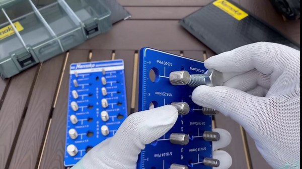 Nut and Bolt Thread Checker, Bolt Identifier Board, Thread Checker Standard and Metric, Bolt Thread Gauge with Inch and Centimeter Ruler 6061 Aluminum Alloy Screw Gauge