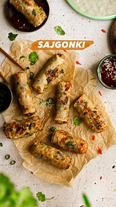 *DOMOWE SAJGONKI* przepis⬇️ Przepis na ok 12 szt. 1 op. papieru ryżowego 500g mięsa mielonego 1/2 cebuli 2 ząbki czosnku 1 cm imbiru 1/2 opakowania grzybów Mun 1/2 pęczka natki pietruszki lub szczypiorku 1/2 opakowanie makaronu Vermicelli 4-5 liści kapusty pekińskiej (lub zwykłej białej) 4 łyżki sosu sojowego 2 łyżki sosu rybnego Pieprz Olej do głębokiego smażenia 3-4 łyżki sosu słodko-kwaśnego Szczypior/ kolendra/ sezam na wierzch *produkty azjatyckie (polecam @houseofasiapl ) kupuję najczęście