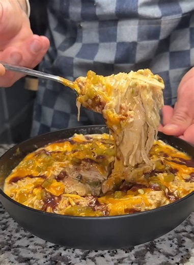 Can't stick with a meal prep? 🤔🔥 Try this jalapeño popper crock pot chicken, creamy, flavorful, and meal-prep friendly 😋👇✨