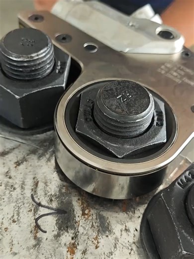 Precision meets automation on site. Watch our technician use a hydraulic torque wrench powered by a fully automatic hydraulic pump to tighten pipeline flange bolts. Once set, the system runs the tightening cycle automatically — ensuring consistent torque, improved efficiency, and reduced operator fatigue. ⚙ Fully automatic operation ⚙ Accurate and repeatable torque output ⚙ Faster flange assembly with fewer errors Ideal for projects where reliability, safety, and productivity are critical. Follo