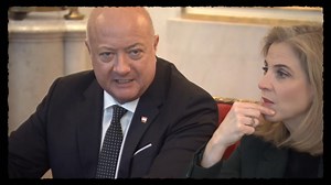 Maschek - Kanzlerträume - WÖ_660 Andreas Babler vertritt Christian Stocker als Bundeskanzler und kommt auf den Geschmack. Doch auch andere träumen vom Job an der Regierungsspitze. (aus Willkommen Österreich, Folge 660, 2. Dezember 2025, ORF 1) Maschek LIVE: https://www.maschek.org/termine/ | Maschek